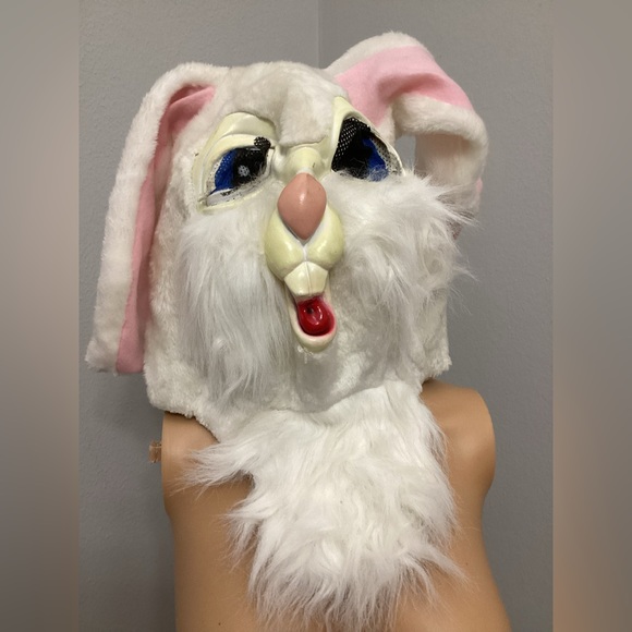 Creepy bunny mask - Picture 1 of 4